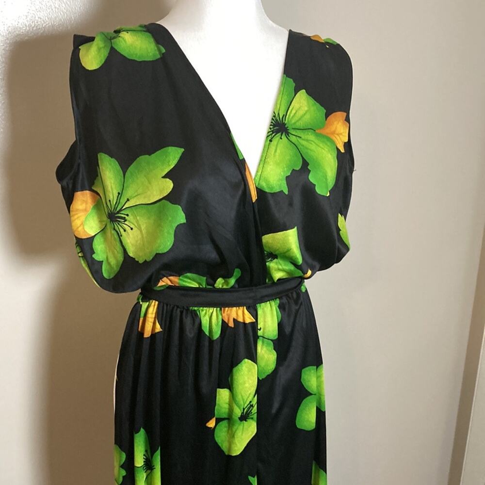 New Adorable and Sexy Boutique Island Flower Jumpsuit Sz M - Picture 3 of 9